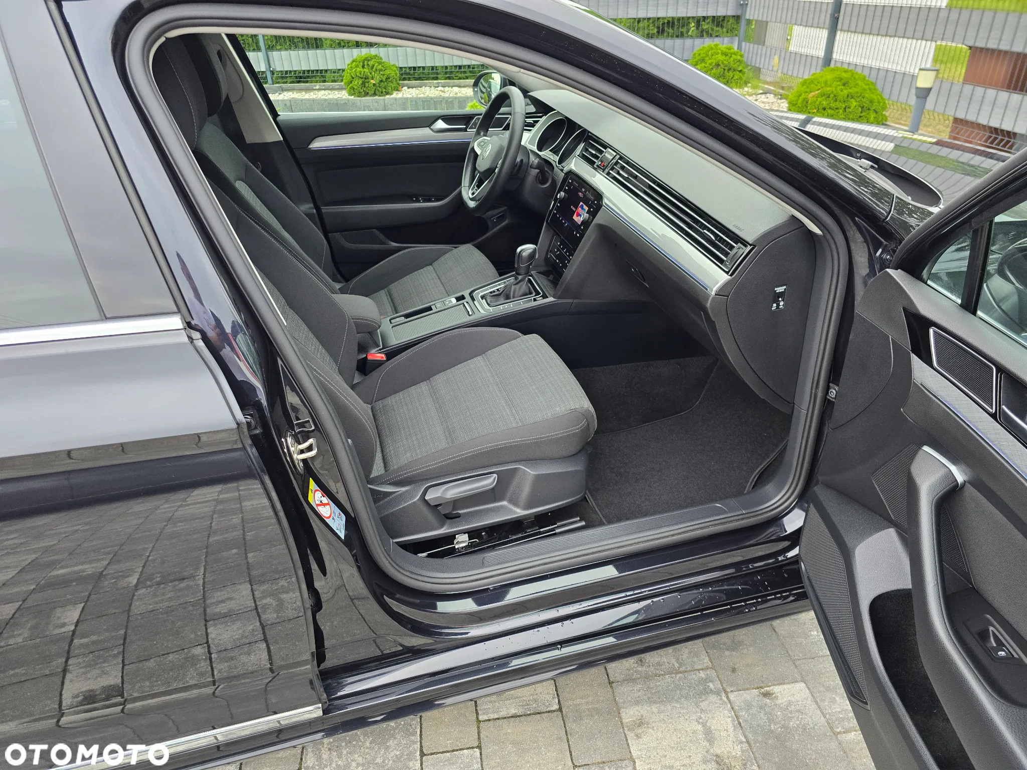 Volkswagen Passat Variant 2.0 TDI SCR DSG R-Line - 13