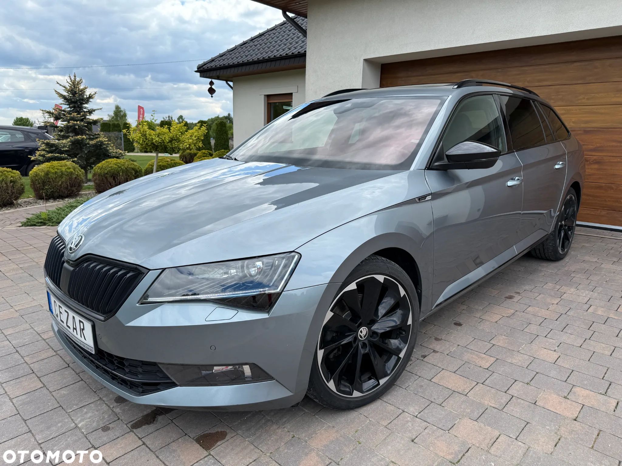 Skoda Superb Combi 2.0 TDI DSG Sportline - 1