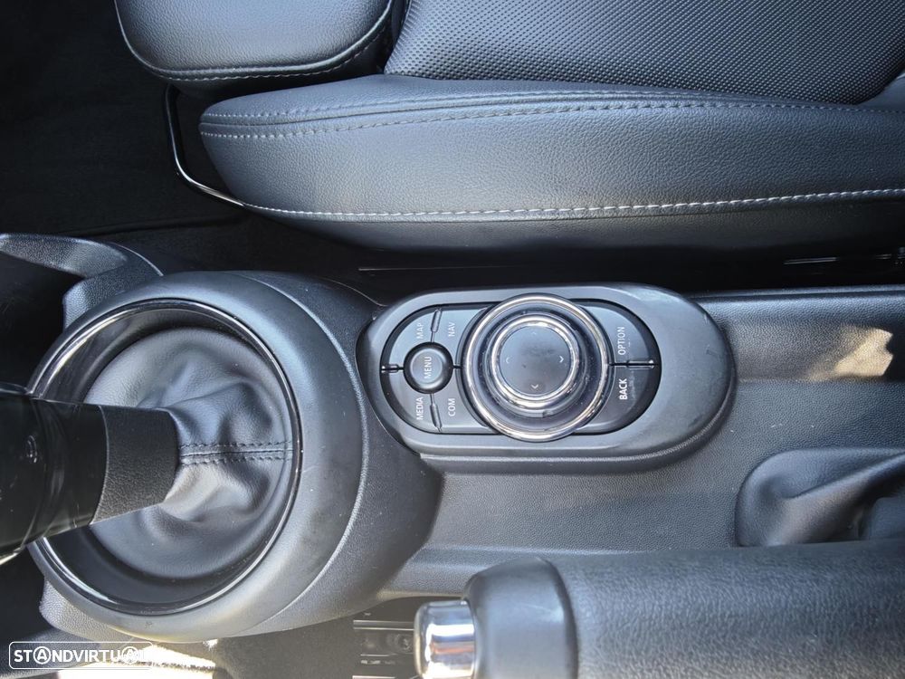 MINI 3 Portas One Sport Edition Auto - 33