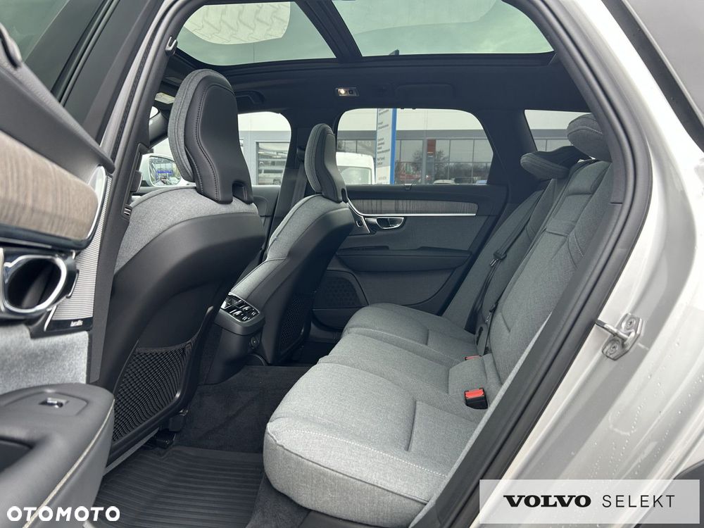 Volvo V90 Cross Country - 32