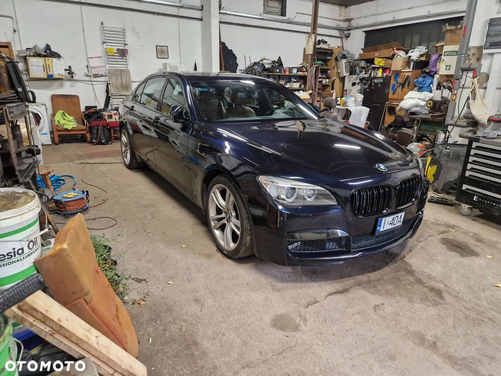BMW Seria 7 740Li - 25