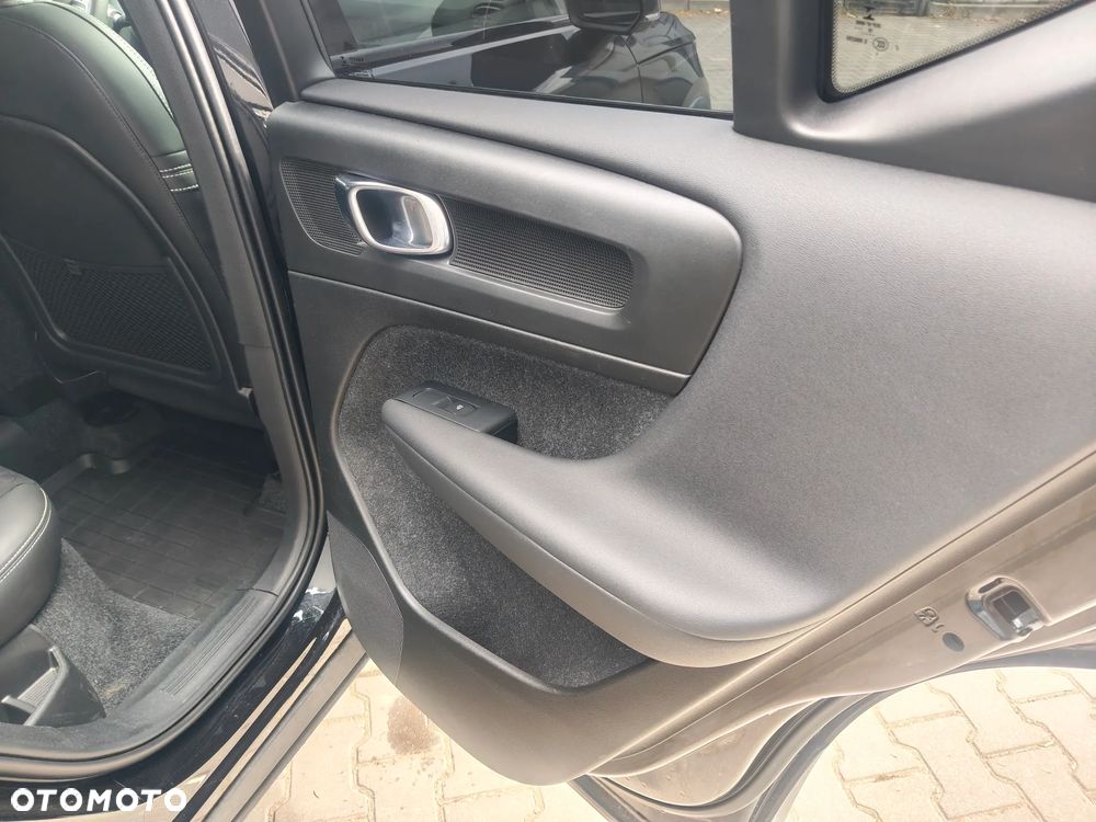 Volvo XC 40 T3 R-Design - 17