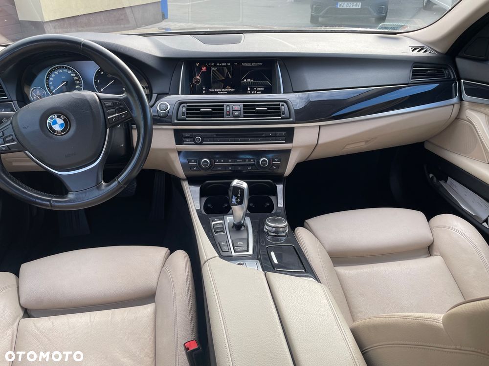 BMW Seria 5 525d xDrive - 11