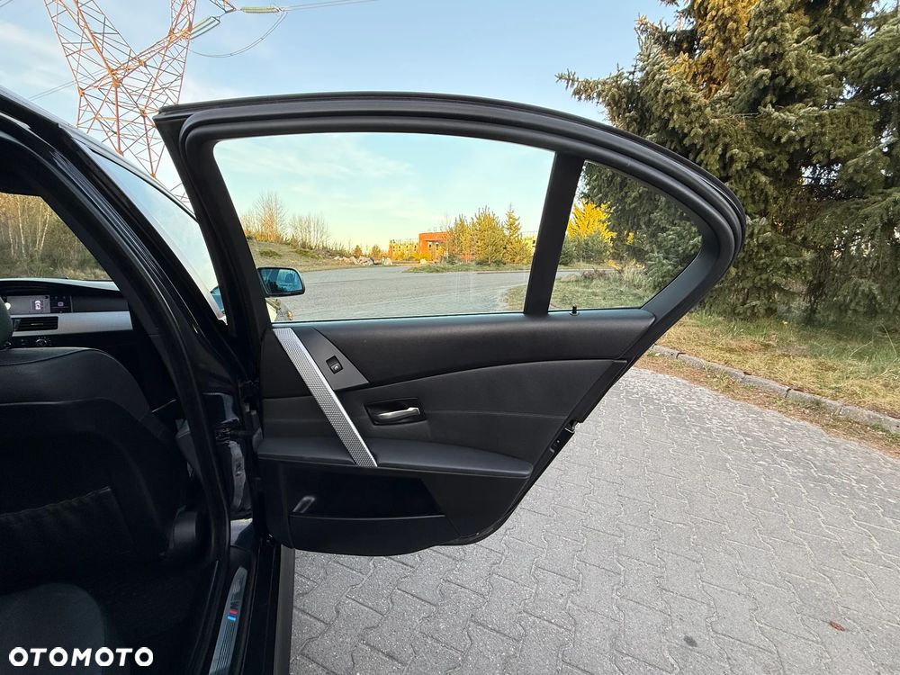 BMW Seria 5 525i - 29