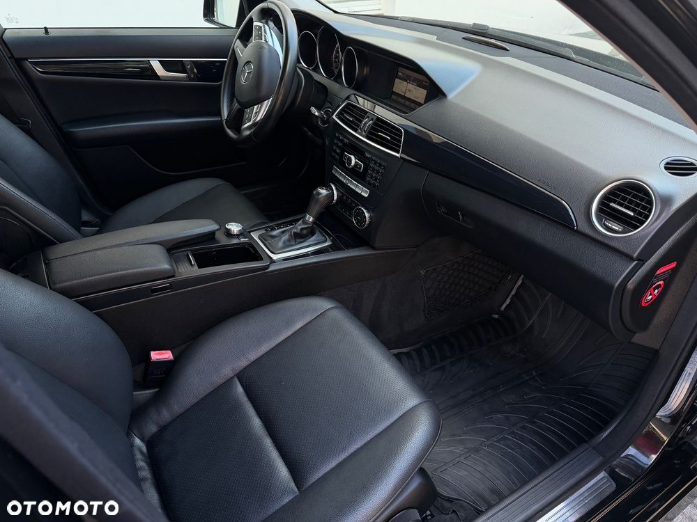 Mercedes-Benz Klasa C 220 CDI DPF Automatik Avantgarde - 14