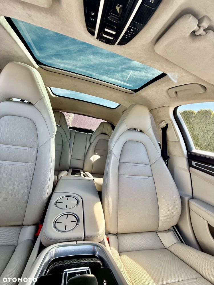 Porsche Panamera - 21