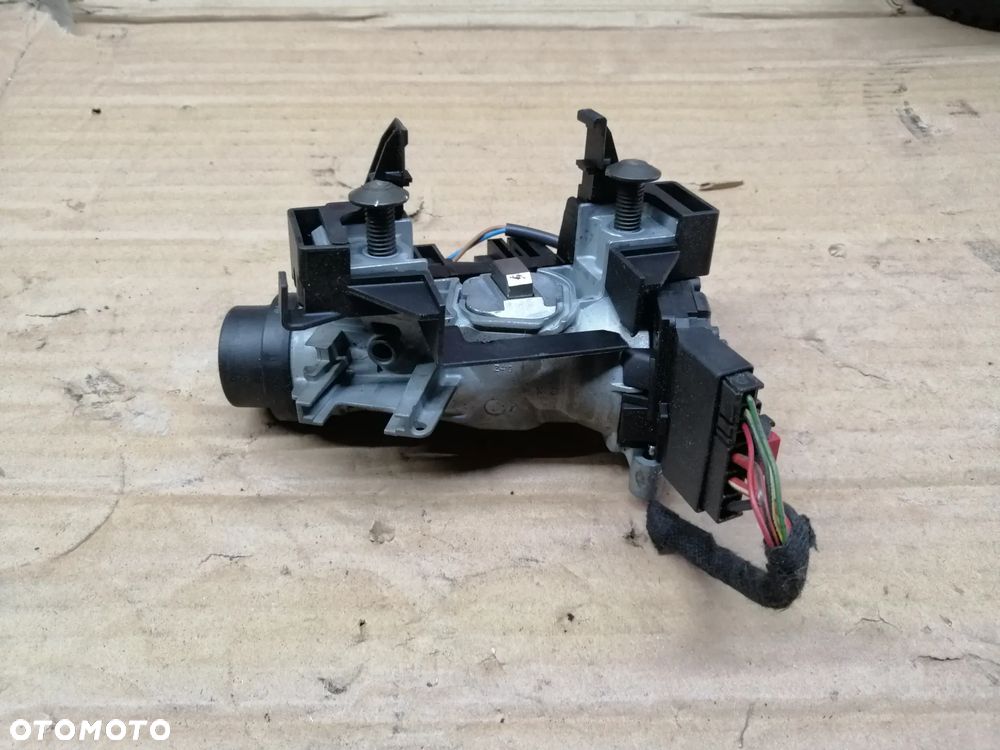 Skoda Rapid 1.2 86KM CBZ CBZA CBZG zestaw startowy komputer Continental 03F906070HA 5WP44882 stacyjka immo moduły licznik i inne - 17