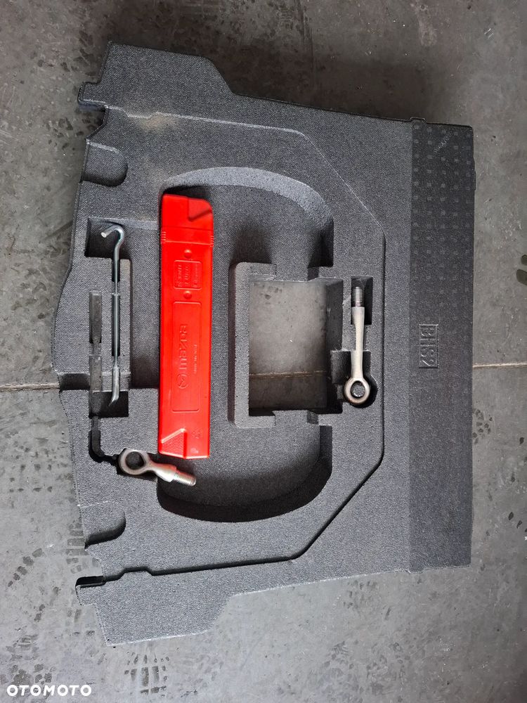 Wkład styropian wkrętki 2x trójkąt komplet Mazda 3 2014 rok - 1