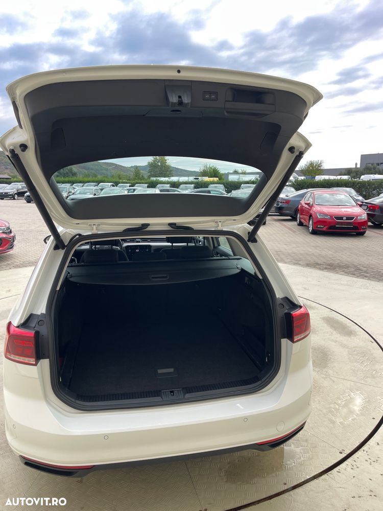 Volkswagen Passat - 25