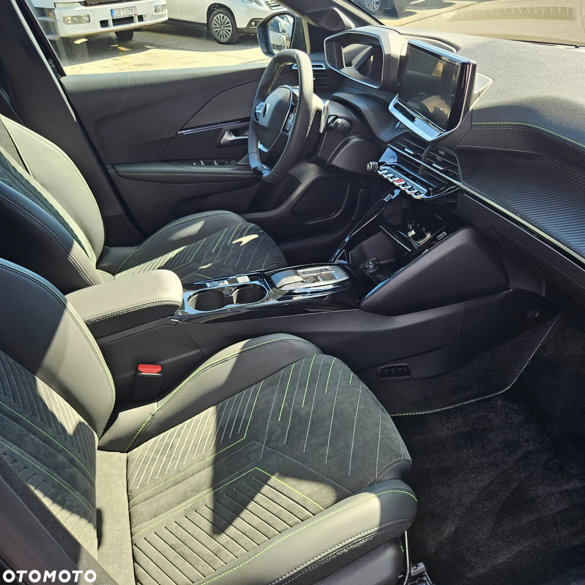 Peugeot 208 1.2 mHEV GT - 10