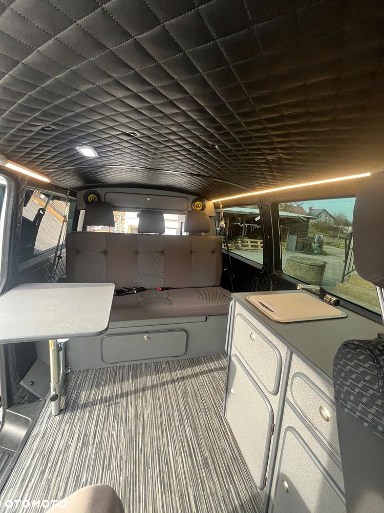 Volkswagen Caravelle - 13