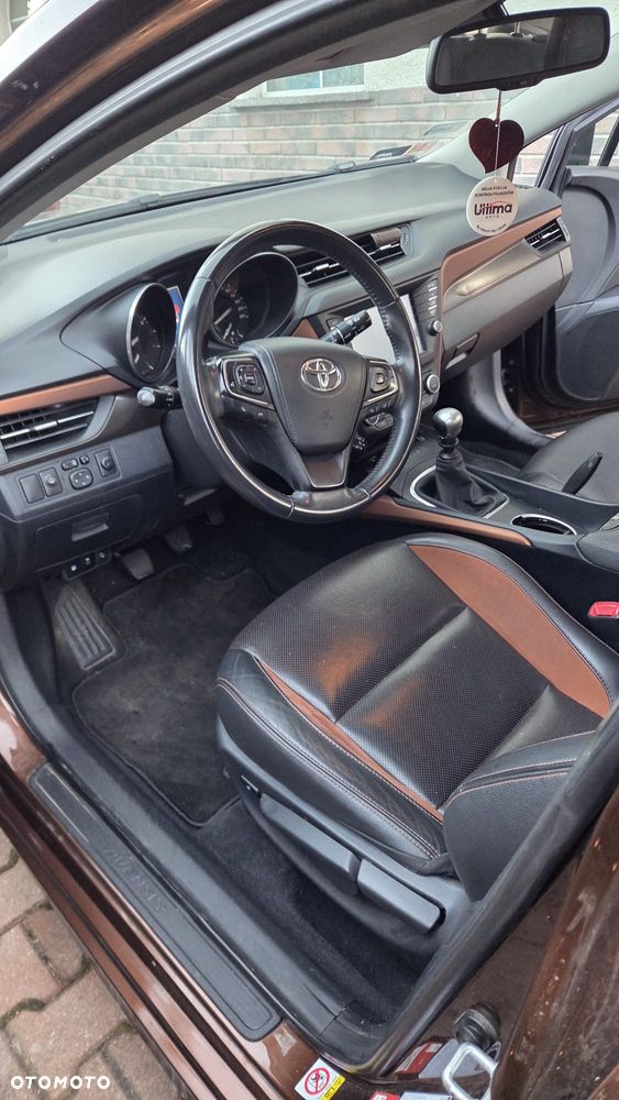 Toyota Avensis 1.8 Premium - 11