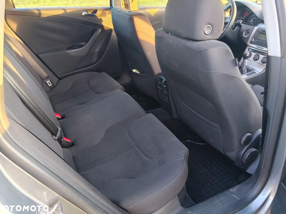 Volkswagen Passat 2.0 TDI Trendline - 5