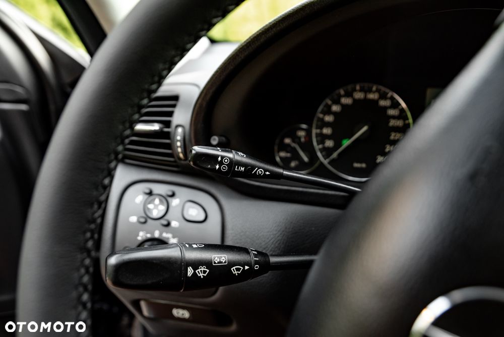 Mercedes-Benz Klasa C 320 4Matic Avantgarde Sport Edition - 35