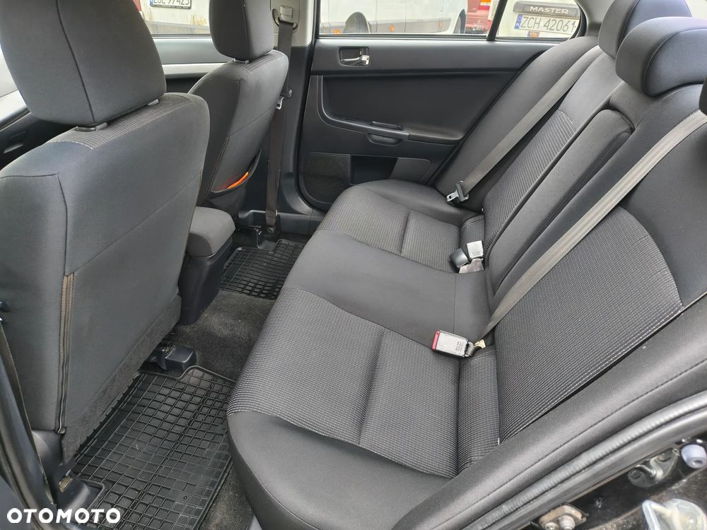 Mitsubishi Lancer - 7