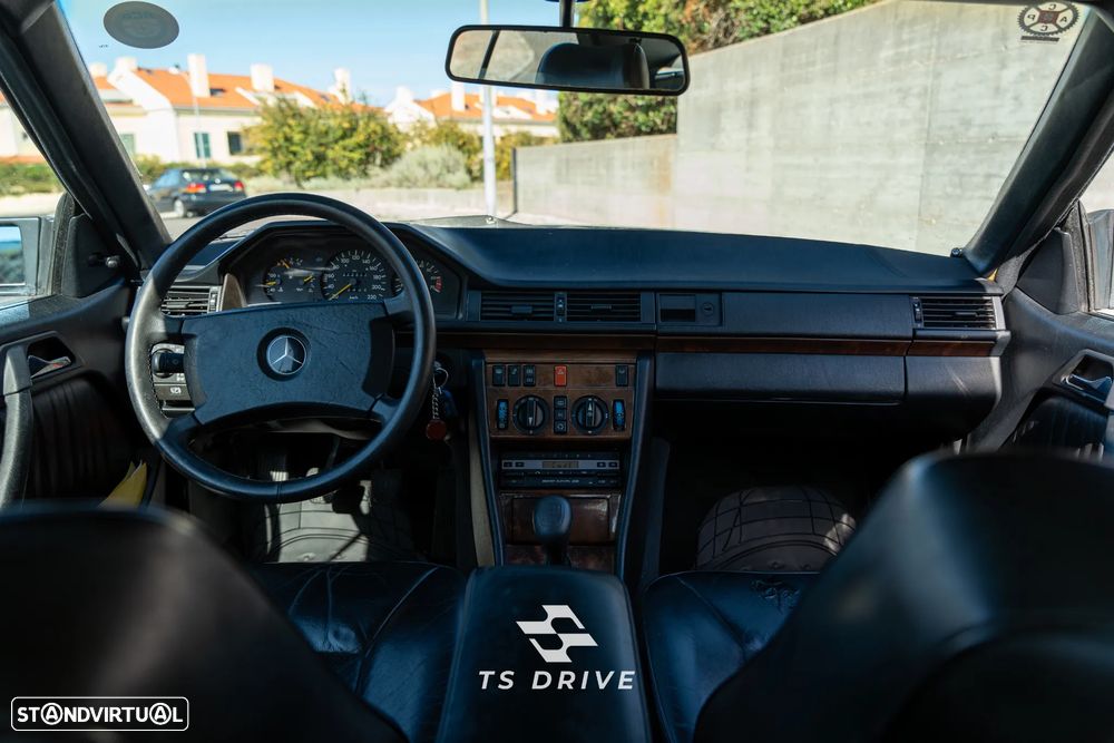 Mercedes-Benz 230 CE - 7