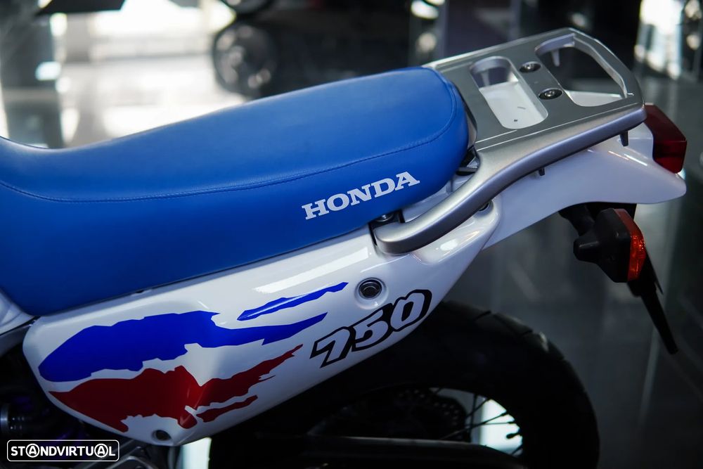 Honda Africa Twin 750 Adventure - 17