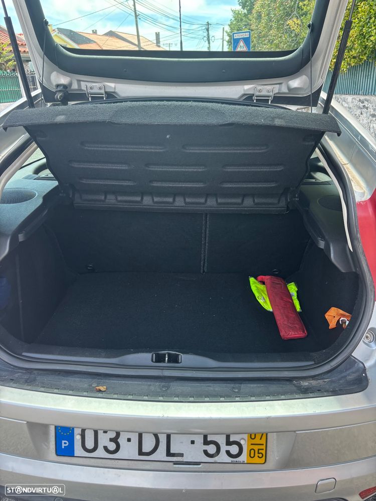 Citroën C4 1.4 16V VTR - 12