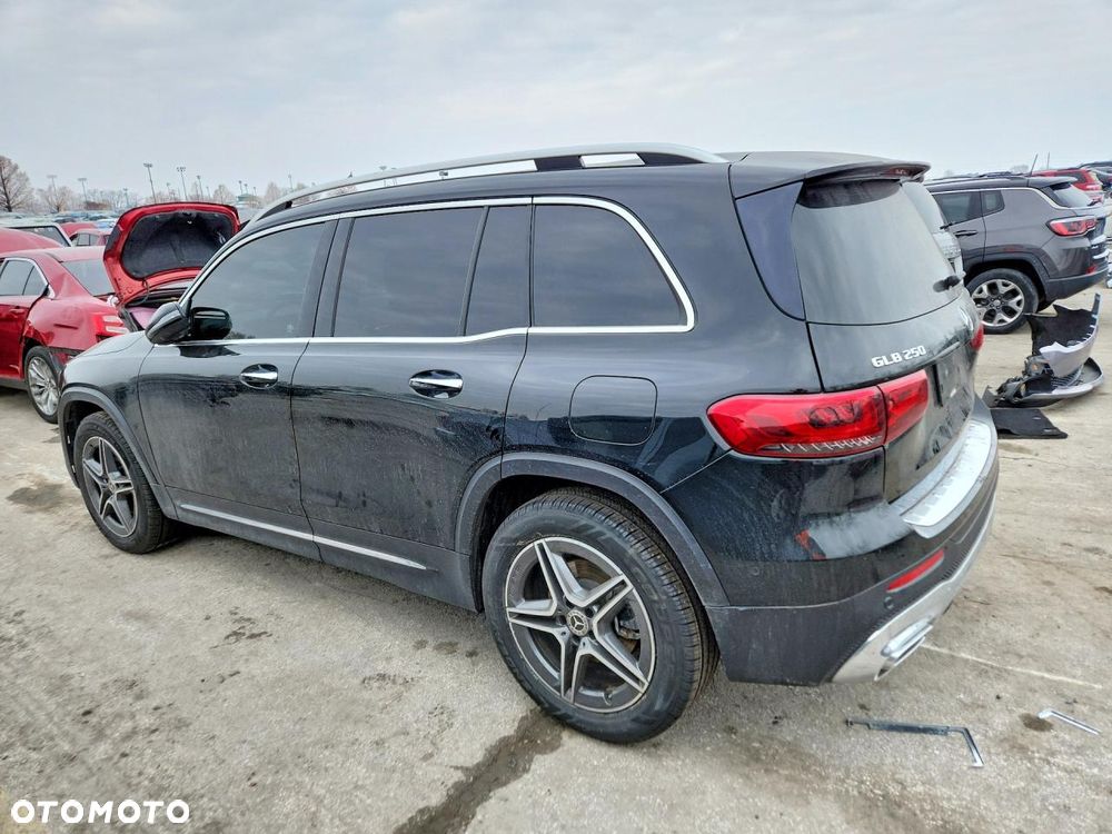 Mercedes-Benz GLB 250 4Matic 8G-DCT AMG Line Advanced Plus - 3