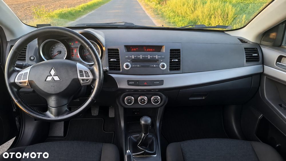 Mitsubishi Lancer 1.8 Invite - 6