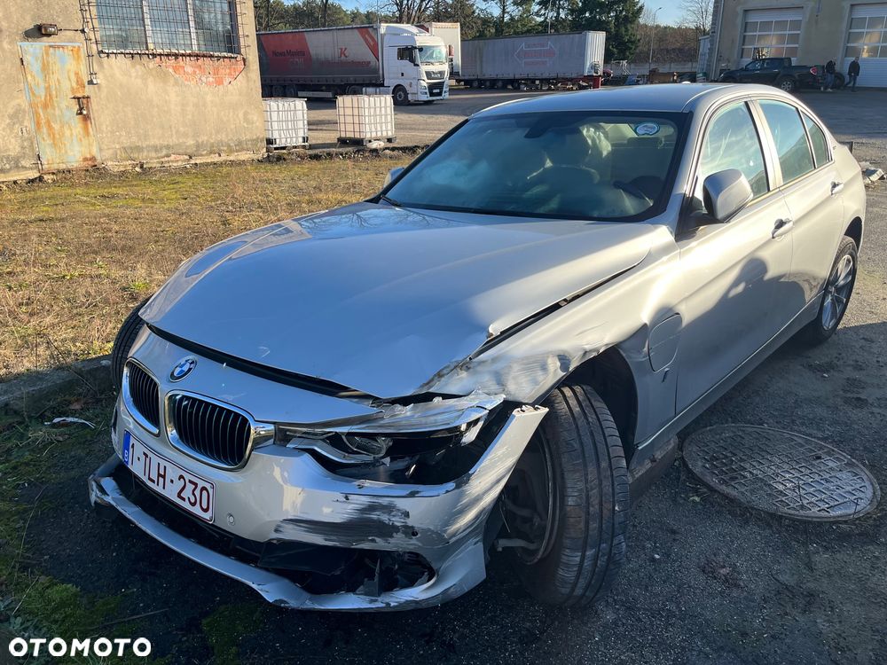 BMW Seria 3 330e iPerformance Advantage