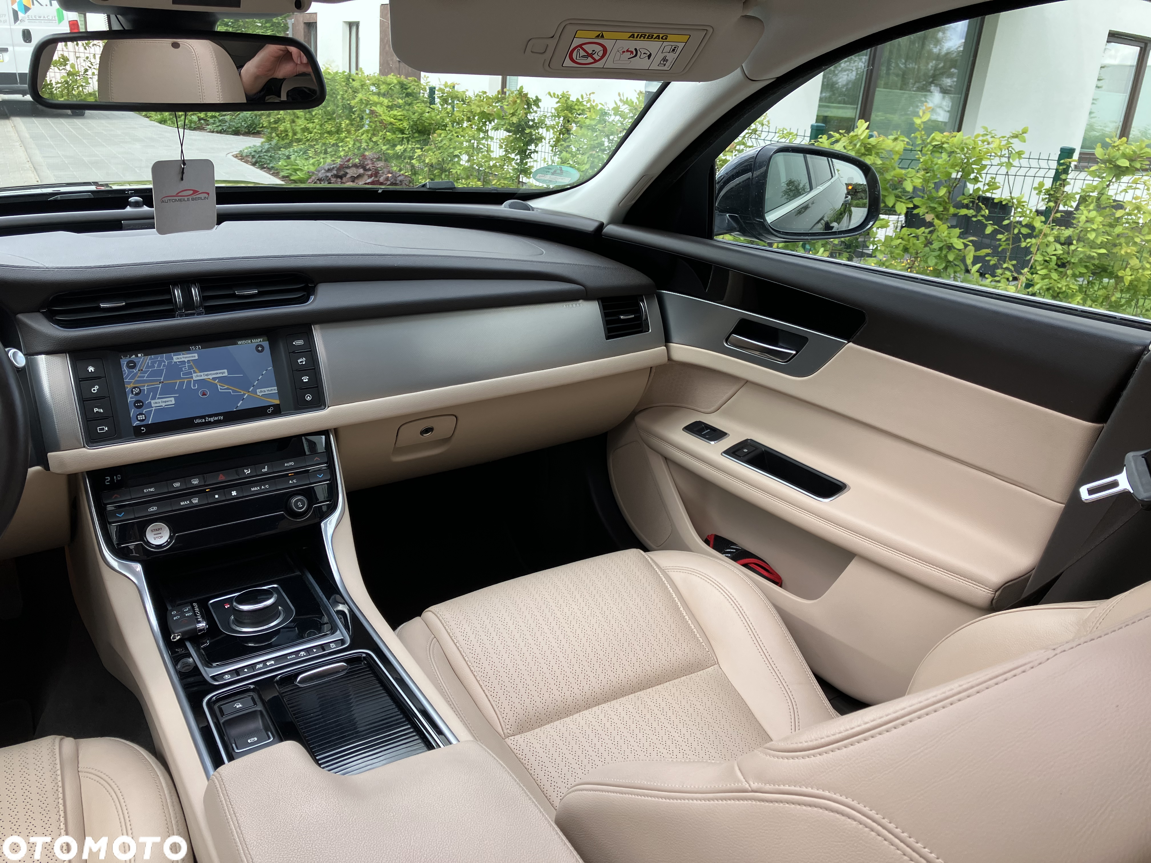 Jaguar XF 2.0 T AWD Portfolio - 28