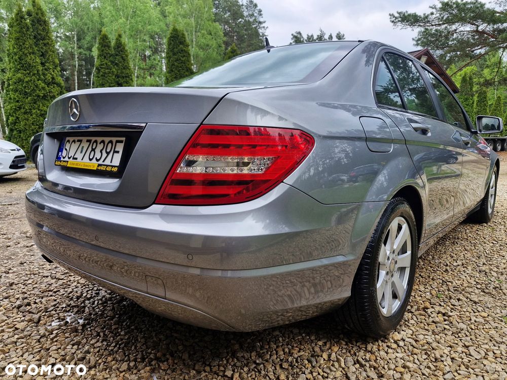 Mercedes-Benz Klasa C 180 CGI BlueEFFICIENCY Avantgarde - 4