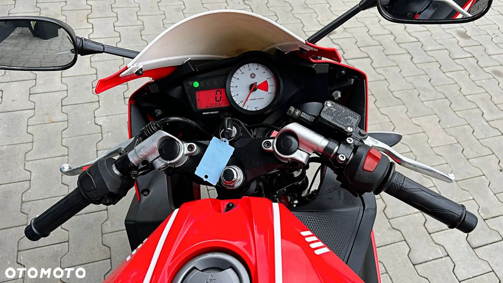 Yamaha YZF - 8