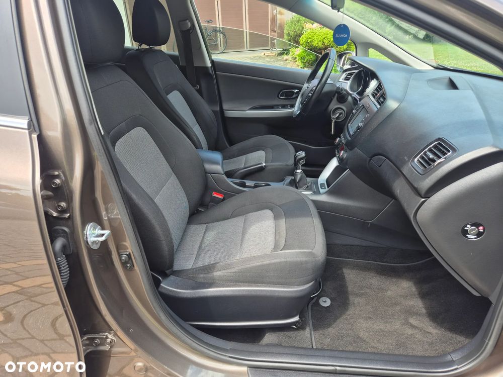 Kia Ceed 1.4 CVVT Dream-Team Edition - 13