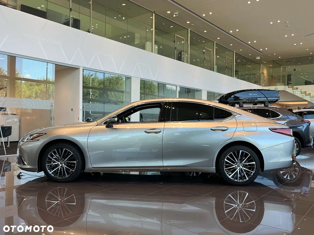 Lexus ES 300h Business Edition - 4