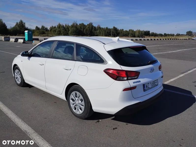 Hyundai i30 1.6 D Classic + DCT - 4