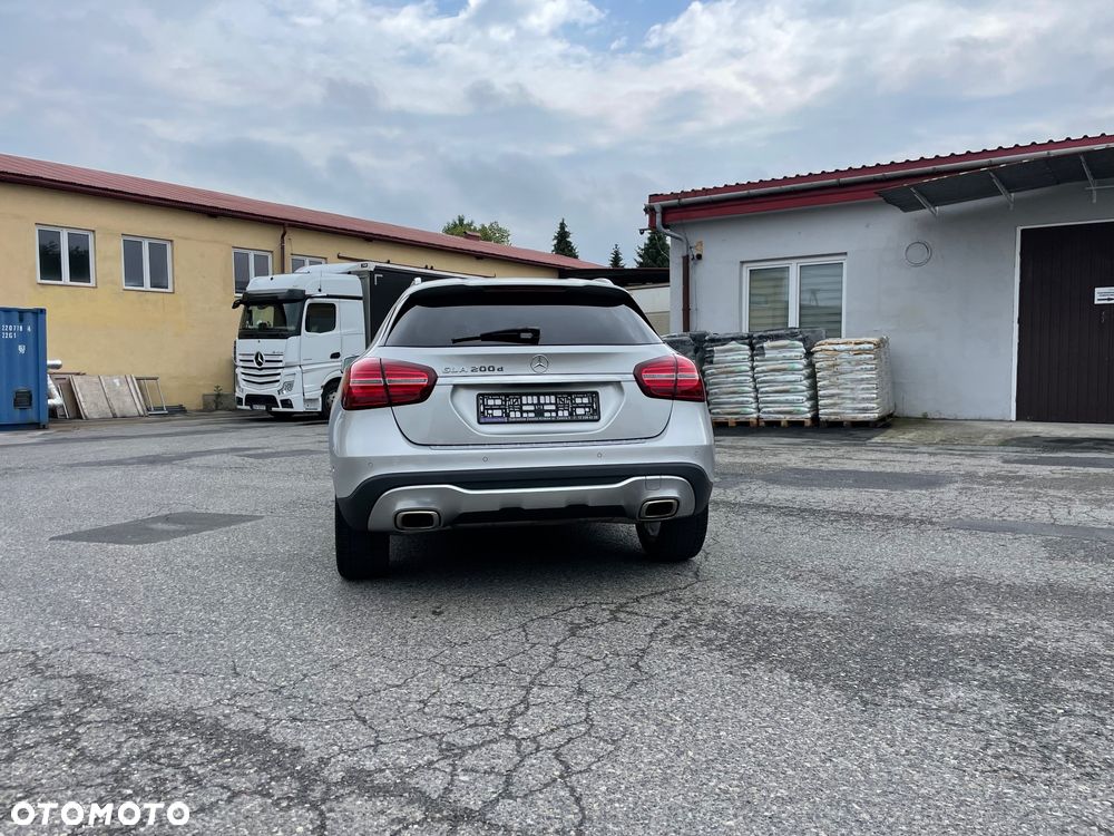 Mercedes-Benz GLA 200 d AMG Line - 10