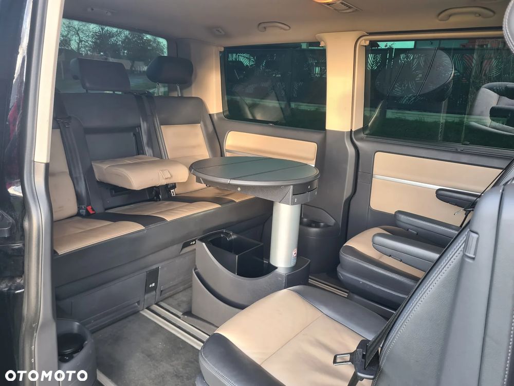 Volkswagen Multivan - 33