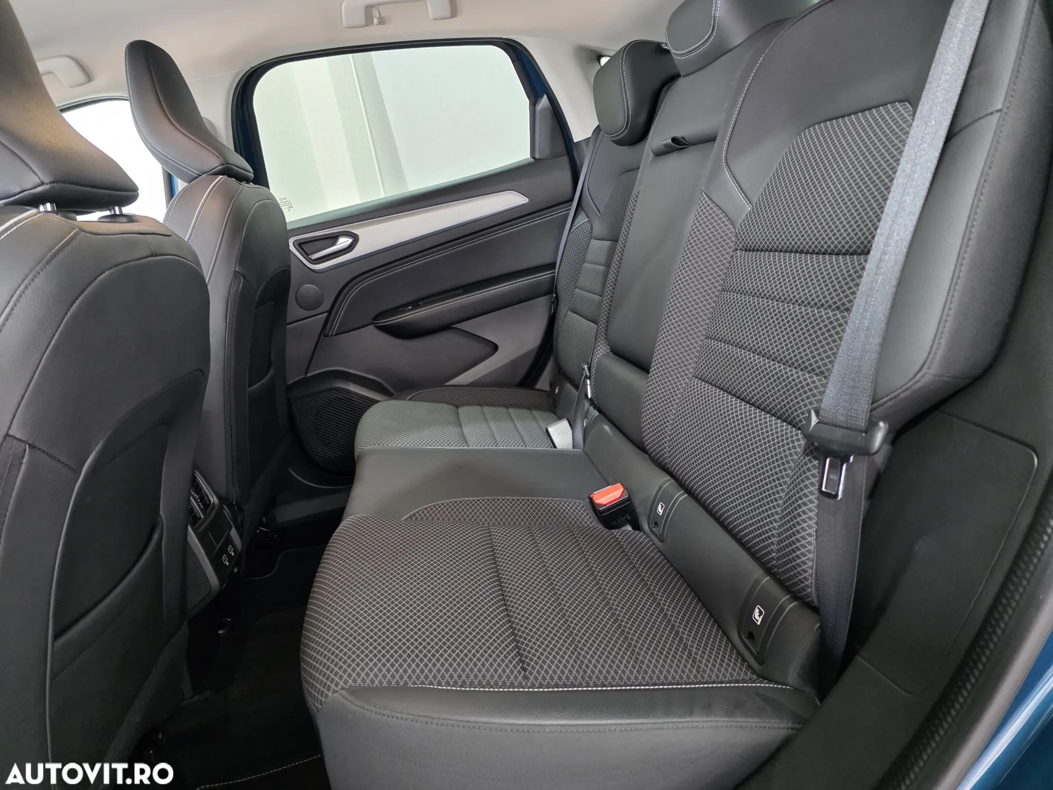 Renault Arkana MHEV 160 EDC Techno - 14