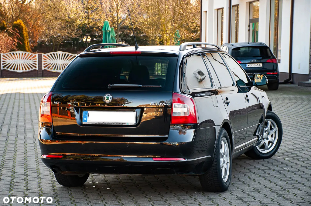 Skoda Octavia 1.6 Combi Tour - 12