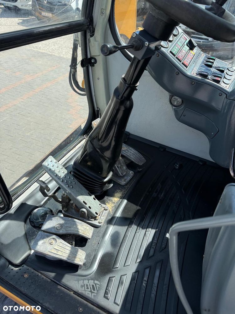 Liebherr A311 - 12
