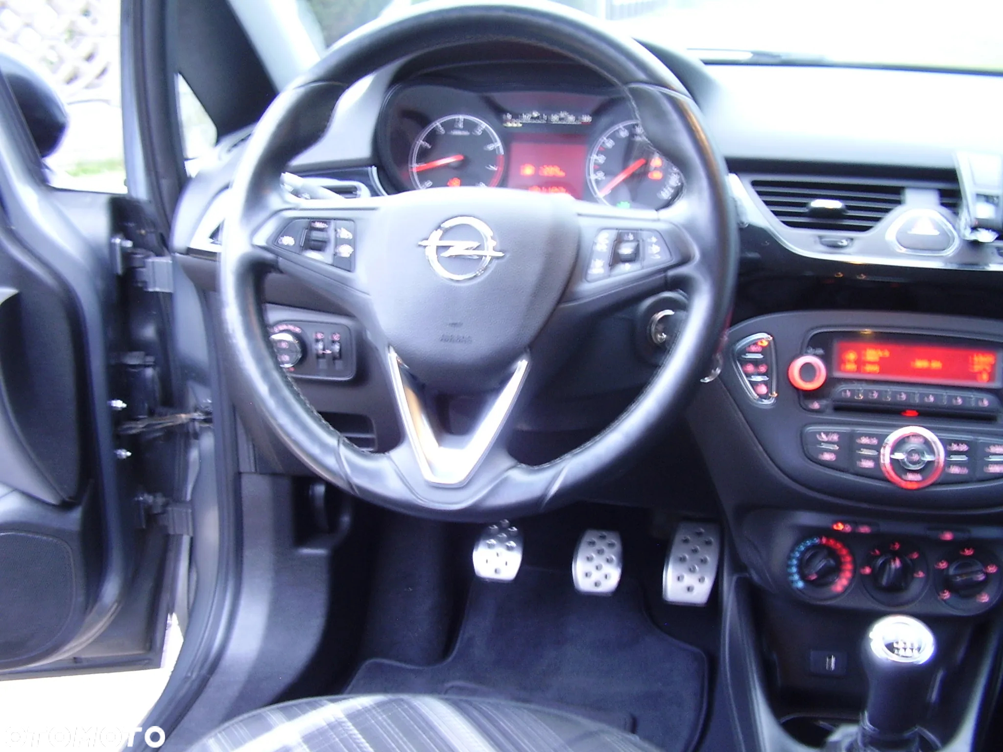 Opel Corsa 1.4 T Cosmo S&S - 30