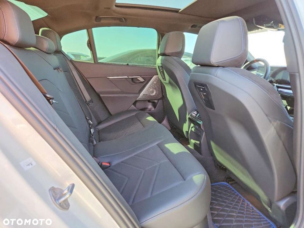 BMW i5 - 10