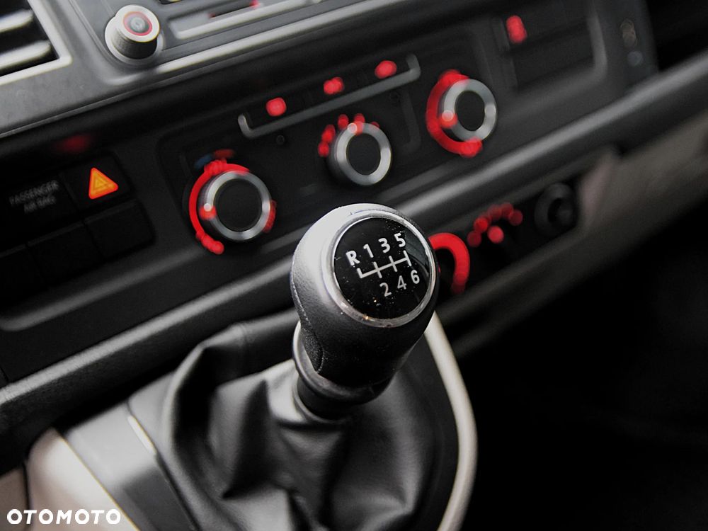 Volkswagen Transporter - 21