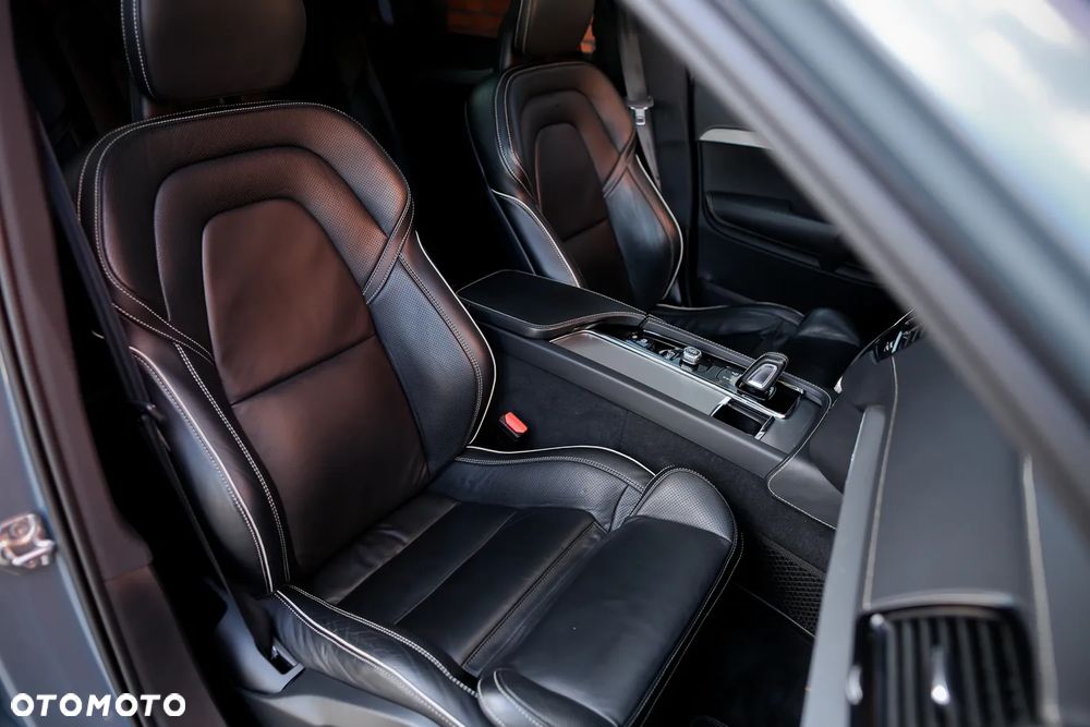 Volvo XC 90 B5 D AWD Ultimate Dark 7os - 26