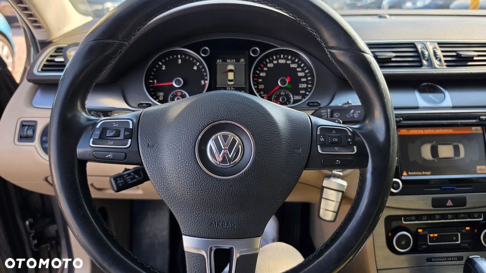 Volkswagen Passat 2.0 TDI Highline DSG - 25
