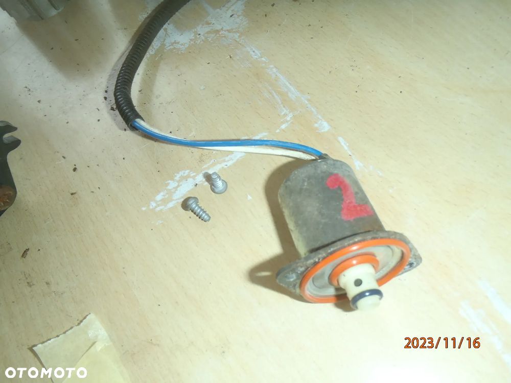 kompresor pompka zawieszenie silniczek  mocowanie tłok głowica zawór czujnik przewód wiązka kostka zbiorniczek range rover sport l320 discovery - 28