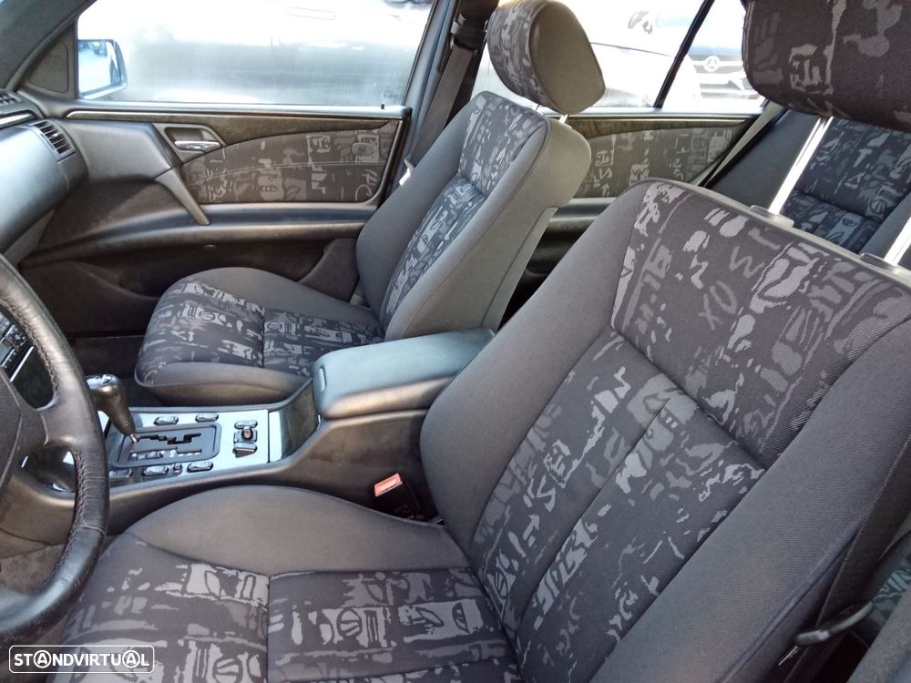 Mercedes-Benz E 300 TD Classic - 23