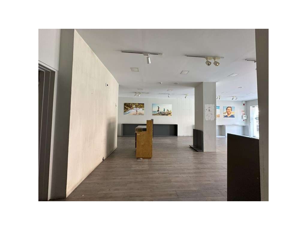 Loja de 110m2, com montra e wc - Almada - Grande imagem: 2/9