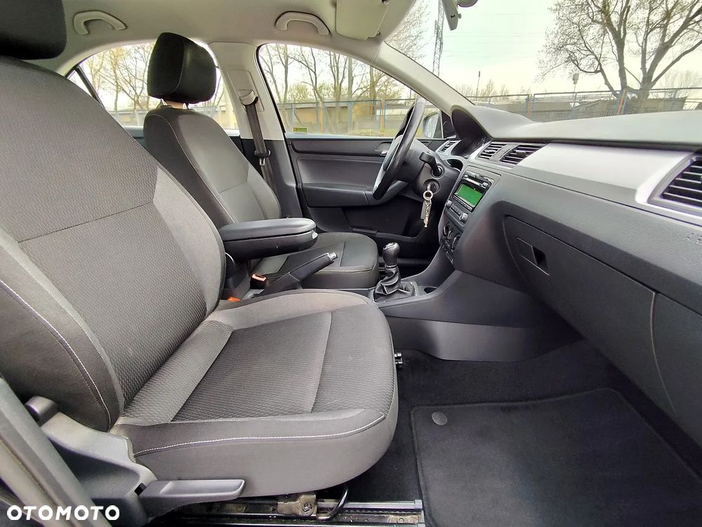 Skoda RAPID 1.2 Ambition - 10