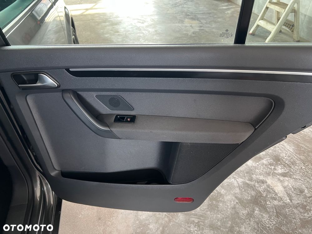 Volkswagen Touran 2.0 TDI DPF Comfortline DSG - 23