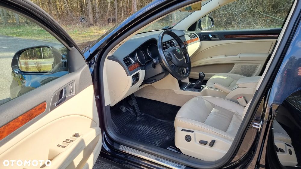 Skoda Superb 2.0 TDI Exclusive - 2