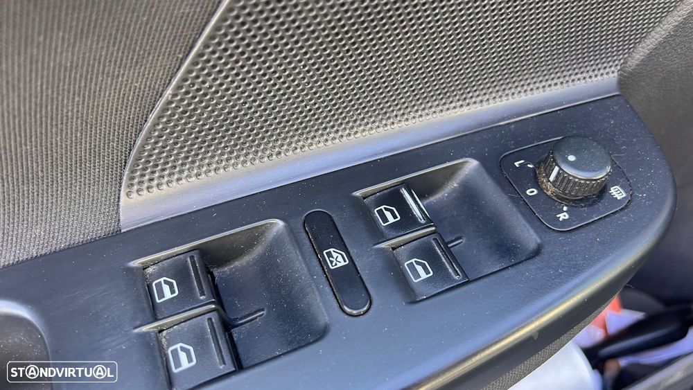 VW Golf Variant 1.6 TDi Confortline - 19