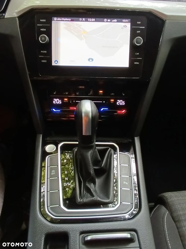 Volkswagen Passat 2.0 TDI Business DSG - 29