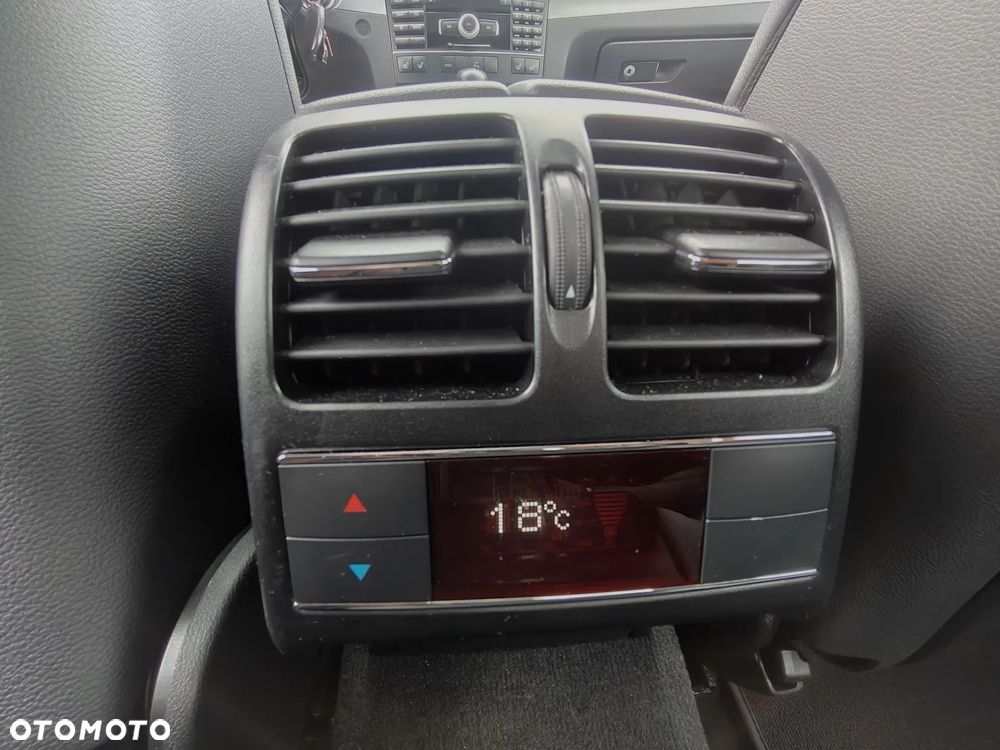 Mercedes-Benz Klasa E 350 CDI DPF BlueEFFICIENCY 7G-TRONIC Elegance - 22